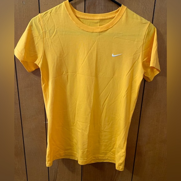 Yellow Nike Dri- Fit Workout Short Sleeve T-shirt Tee Top Shirt Size XS EUC - Picture 1 of 6
